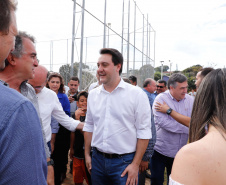 O governador Carlos Massa Ratinho Junior e o prefeito Miguel Amaral inauguraram mais uma unidade do projeto Meu Campinho