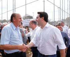 O governador Carlos Massa Ratinho Junior e o prefeito Miguel Amaral inauguraram mais uma unidade do projeto Meu Campinho