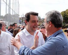 O governador Carlos Massa Ratinho Junior e o prefeito Miguel Amaral inauguraram mais uma unidade do projeto Meu Campinho