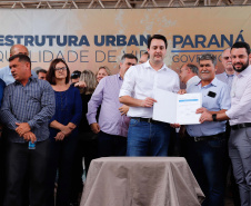 O governador Carlos Massa Ratinho Junior e o prefeito Miguel Amaral inauguraram mais uma unidade do projeto Meu Campinho
