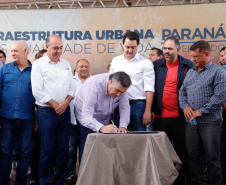 O governador Carlos Massa Ratinho Junior e o prefeito Miguel Amaral inauguraram mais uma unidade do projeto Meu Campinho