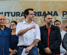 Investimentos do Governo do Estado reforçam o apoio à produção agrícola em Ivaiporã, no Vale do Ivaí (Norte do Paraná). Nesta quinta-feira (26) o governador Carlos Massa Ratinho Junior inaugurou obra de pavimentação de estrada rural e fez a entrega de equipamentos para agricultura, beneficiando 1.350 famílias. O volume de recursos chega a R$ 1,1 milhão.  Ivaiporã, 26/07/2019 -Foto: Geraldo Bubniak/ANPr