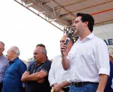 Investimentos do Governo do Estado reforçam o apoio à produção agrícola em Ivaiporã, no Vale do Ivaí (Norte do Paraná). Nesta quinta-feira (26) o governador Carlos Massa Ratinho Junior inaugurou obra de pavimentação de estrada rural e fez a entrega de equipamentos para agricultura, beneficiando 1.350 famílias. O volume de recursos chega a R$ 1,1 milhão. Foto: Rodrigo Felix Leal/ANPr