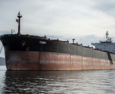Os dois navios de bandeira iraniana, que aguardam abastecimento na área do Porto de Paranaguá, estão prestes a zarpar. A questão, que estava sendo resolvida na Justiça desde o início de junho, chega ao desfecho neste final de semana. Foto: Claudio Neves/Portos do Paraná