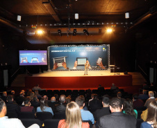 A Secretaria de Estado da Comunicação Social e Cultura reúne neste fim de semana empresários, jornalistas, publicitários e profissionais da área de comunicação para discutir a necessidade de transformar jornais e sites em plataformas de conteúdo mais dinâmicas e adaptadas ao mundo virtual