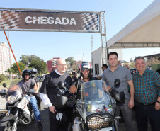 O governador Carlos Massa Ratinho Junior participou e deu as boas-vindas aos motoqueiros, presentes na benção em comemoração ao seu dia. Curitiba, 17-07-19.Foto: Arnaldo Alves / ANPr.