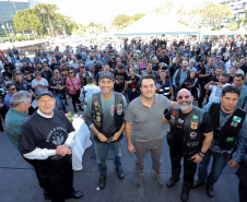 O governador Carlos Massa Ratinho Junior participou e deu as boas-vindas aos motoqueiros, presentes na benção em comemoração ao seu dia. Curitiba, 17-07-19.Foto: Arnaldo Alves / ANPr.