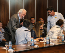 O governador Carlos Massa Ratinho Júnior recebe nesta segunda-feira (29),  prefeitos da Margem do Rio Paranapanema para tratar da retirada da energia vendida por usinas da formação do valor adicionado do ICMS. Curitiba, 29/07/2019 -Foto: Geraldo Bubniak/ANPr