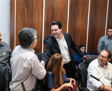 O governador Carlos Massa Ratinho Júnior recebe nesta segunda-feira (29),  prefeitos da Margem do Rio Paranapanema para tratar da retirada da energia vendida por usinas da formação do valor adicionado do ICMS. Curitiba, 29/07/2019 -Foto: Geraldo Bubniak/ANPr
