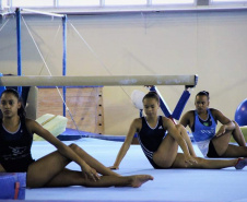 As ginastas paranaenses Carolyne Pedro e Thais Fidelis dos Santos conquistaram a medalha de bronze nos Jogos Pan-Americanos de Lima 2019. A conquista veio na disputa por equipes com a Seleção Brasileira Feminina de Ginástica Artística, que terminou com 158.550 pontos, ficando atrás somente dos Estados Unidos (171.000) e Canadá (160.600). A competição aconteceu no último sábado (27).
Foto: Beto Pacheco/Esporte Paraná
