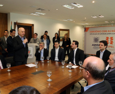 A Copel renovou a parceria que mantém há 30 anos com a Associação das Emissoras de Radiodifusão do Paraná (Aerp) para a veiculação de mensagens de utilidade pública sobre fornecimento, geração e transmissão de energia