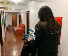 A Polícia Civil do Paraná (PCPR) cumpriu nesta terça-feira (30) 21 mandados judiciais contra um grupo criminoso que fraudava o DPVAT – seguro de Danos Pessoais Causados por Veículos Automotores de Via Terrestre. O esquema teria desviado cerca de R$ 1 milhão em Umuarama, no Noroeste do Estado. Foto: Divulgação/PCPR