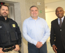 O secretário da Justiça, Família e Trabalho, Ney Leprevost, propôs a adoção de ações permanentes no combate ao tráfico de seres humanos no Brasil. A declaração foi dada nesta terça-feira (30/07), durante o 3º Seminário de Enfrentamento ao Tráfico de Pessoas e ao Trabalho Escravo, realizado pela Sejuf em parceria com a Polícia Rodoviária Federal (PRF-PR) em alusão ao Dia Mundial de Combate ao Tráfico de Pessoas. Foto:Divulgação/SEJUF