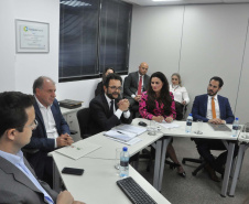 A Fomento Paraná é a mais nova instituição estadual a aderir aos Objetivos de Desenvolvimento Sustentável (ODS). O termo de compromisso foi assinado nesta terça (30) pelo diretor-presidente da instituição, Heraldo Neves, a vice-presidente do Conselho Estadual de Desenvolvimento Econômico e Social do Paraná (Cedes), Keli Guimarães, e o secretário de Estado do Desenvolvimento Urbano e Obras Públicas, João Carlos Ortega. fOTO: Divulgação/Fomento Paraná