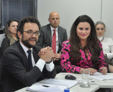 A Fomento Paraná é a mais nova instituição estadual a aderir aos Objetivos de Desenvolvimento Sustentável (ODS). O termo de compromisso foi assinado nesta terça (30) pelo diretor-presidente da instituição, Heraldo Neves, a vice-presidente do Conselho Estadual de Desenvolvimento Econômico e Social do Paraná (Cedes), Keli Guimarães, e o secretário de Estado do Desenvolvimento Urbano e Obras Públicas, João Carlos Ortega. fOTO: Divulgação/Fomento Paraná