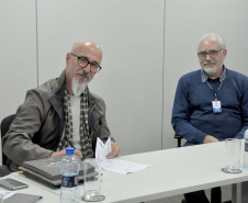 A Fomento Paraná é a mais nova instituição estadual a aderir aos Objetivos de Desenvolvimento Sustentável (ODS). O termo de compromisso foi assinado nesta terça (30) pelo diretor-presidente da instituição, Heraldo Neves, a vice-presidente do Conselho Estadual de Desenvolvimento Econômico e Social do Paraná (Cedes), Keli Guimarães, e o secretário de Estado do Desenvolvimento Urbano e Obras Públicas, João Carlos Ortega. fOTO: Divulgação/Fomento Paraná