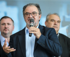 Luiz Claudio Costa, prefeito de Balsa Nova e presidente do consórcio Paraná Cidade. O governador Carlos Massa Ratinho Junior assina nesta quarta-feira (31), no Palácio Iguaçu, em Curitiba, convênio com o Consórcio Paraná Saúde para repasse de recursos destinados à compra de medicamentos. Os medicamentos são para a Farmácia Paraná, que faz parte do sistema público de saúde e atende gratuitamente a população pelo SUS. Curitiba, 31/07/2019 -Foto: Geraldo Bubniak/ANPr