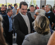 O governador Carlos Massa Ratinho Junior assina nesta quarta-feira (31), no Palácio Iguaçu, em Curitiba, convênio com o Consórcio Paraná Saúde para repasse de recursos destinados à compra de medicamentos. Os medicamentos são para a Farmácia Paraná, que faz parte do sistema público de saúde e atende gratuitamente a população pelo SUS. Curitiba, 31/07/2019 -Foto: Geraldo Bubniak/ANPr