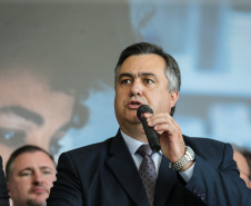 O secretário estadual da Saúde, Beto Preto. O governador Carlos Massa Ratinho Junior assina nesta quarta-feira (31), no Palácio Iguaçu, em Curitiba, convênio com o Consórcio Paraná Saúde para repasse de recursos destinados à compra de medicamentos. Os medicamentos são para a Farmácia Paraná, que faz parte do sistema público de saúde e atende gratuitamente a população pelo SUS. Curitiba, 31/07/2019 -Foto: Geraldo Bubniak/ANPr