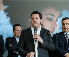 O governador Carlos Massa Ratinho Junior assina nesta quarta-feira (31), no Palácio Iguaçu, em Curitiba, convênio com o Consórcio Paraná Saúde para repasse de recursos destinados à compra de medicamentos. Os medicamentos são para a Farmácia Paraná, que faz parte do sistema público de saúde e atende gratuitamente a população pelo SUS. Curitiba, 31/07/2019 -Foto: Geraldo Bubniak/ANPr