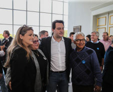 O governador Carlos Massa Ratinho Junior assina nesta quarta-feira (31), no Palácio Iguaçu, em Curitiba, convênio com o Consórcio Paraná Saúde para repasse de recursos destinados à compra de medicamentos. Os medicamentos são para a Farmácia Paraná, que faz parte do sistema público de saúde e atende gratuitamente a população pelo SUS. Curitiba, 31/07/2019 -Foto: Geraldo Bubniak/ANPr