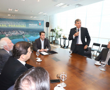 O governador Carlos Massa Ratinho Junior e o diretor-presidente da Itaipu, general Joaquim Silva e Luna, assinaram nesta quinta-feira (01), convênio para dar início à construção da segunda ponte ligando o Brasil ao Paraguai, em Foz do Iguaçu.Curitiba, 01-08-19.Foto: Arnaldo Alves / ANPr.