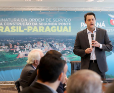 O governador Carlos Massa Ratinho Junior e o diretor-presidente da Itaipu, general Joaquim Silva e Luna, assinaram nesta quinta-feira (01), convênio para dar início à construção da segunda ponte ligando o Brasil ao Paraguai, em Foz do Iguaçu.Curitiba, 01-08-19.Foto: Arnaldo Alves / ANPr.