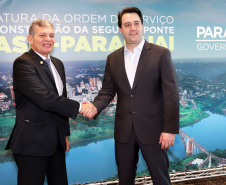 O governador Carlos Massa Ratinho Junior e o diretor-presidente da Itaipu, general Joaquim Silva e Luna, assinaram nesta quinta-feira (01), convênio para dar início à construção da segunda ponte ligando o Brasil ao Paraguai, em Foz do Iguaçu.Curitiba, 01-08-19.Foto: Arnaldo Alves / ANPr.