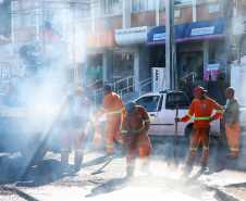 Do Bairro Novo ao Santa Cândida, 59 ruas de Curitiba passam por obras de recuperação e revitalização com apoio do Governo do Estado. O governador Carlos Massa Ratinho Junior e o prefeito Rafael Greca assinaram em março deste ano a homologação de obras de fresagem e recape em 47 quilômetros de vias de 36 bairros da Capital. O investimento soma R$ 25,3 milhões.