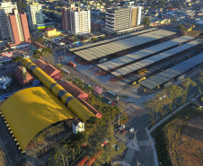 Novas linhas de ônibus, ampliações, reformas, desburocratização e um subsídio que garante preços justos para a população foram as principais iniciativas implementadas pela Coordenação da Região Metropolitana de Curitiba (Comec) nos primeiros sete meses do ano. Os resultados mudam positivamente a vida de cerca de 500 mil pessoas que usam diariamente 900 ônibus, circulando entre 19 municípios e a capital.