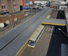 Novas linhas de ônibus, ampliações, reformas, desburocratização e um subsídio que garante preços justos para a população foram as principais iniciativas implementadas pela Coordenação da Região Metropolitana de Curitiba (Comec) nos primeiros sete meses do ano. Os resultados mudam positivamente a vida de cerca de 500 mil pessoas que usam diariamente 900 ônibus, circulando entre 19 municípios e a capital.