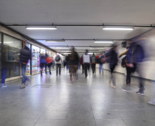 Novas linhas de ônibus, ampliações, reformas, desburocratização e um subsídio que garante preços justos para a população foram as principais iniciativas implementadas pela Coordenação da Região Metropolitana de Curitiba (Comec) nos primeiros sete meses do ano. Os resultados mudam positivamente a vida de cerca de 500 mil pessoas que usam diariamente 900 ônibus, circulando entre 19 municípios e a capital. Terminal do Pinheirinho. 31/07/2019 -