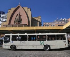 Novas linhas de ônibus, ampliações, reformas, desburocratização e um subsídio que garante preços justos para a população foram as principais iniciativas implementadas pela Coordenação da Região Metropolitana de Curitiba (Comec) nos primeiros sete meses do ano. Os resultados mudam positivamente a vida de cerca de 500 mil pessoas que usam diariamente 900 ônibus, circulando entre 19 municípios e a capital. Terminal do Guadalupe.