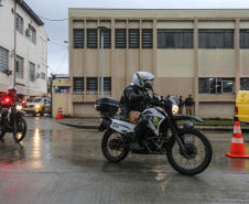 A Polícia Militar do Paraná (PM-PR) iniciou uma mega-operação (Operação 100) em Curitiba  e Região Metropolitana nesta sexta-feira (2). São 165 viaturas, 550 policiais militares de todos os batalhões espalhados pelos municípios com auxílio de motocicletas, cães, cavalos e helicóptero.  Curitiba, 02/08/2019 -  Foto: Geraldo Bubniak/ANPr