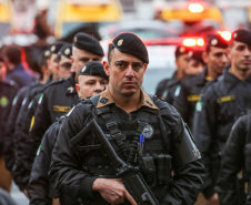 A Polícia Militar do Paraná (PM-PR) iniciou uma mega-operação (Operação 100) em Curitiba  e Região Metropolitana nesta sexta-feira (2). São 165 viaturas, 550 policiais militares de todos os batalhões espalhados pelos municípios com auxílio de motocicletas, cães, cavalos e helicóptero.  Curitiba, 02/08/2019 -  Foto: Geraldo Bubniak/ANPr