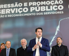 O governador Carlos Massa Ratinho Junior assina nesta segunda-feira (05), promoções e progressões da Administração Indireta: DETRAN, ADAPAR, IAPAR, EMATER, PGE, CRE, AGEPAR e Advogados do Estado. O ato acontece no Palácio Iguaçu.Curitiba, 05/08/2019