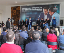 O governador Carlos Massa Ratinho Junior assina nesta segunda-feira (05), promoções e progressões da Administração Indireta: DETRAN, ADAPAR, IAPAR, EMATER, PGE, CRE, AGEPAR e Advogados do Estado. O ato acontece no Palácio Iguaçu.Curitiba, 05/08/2019