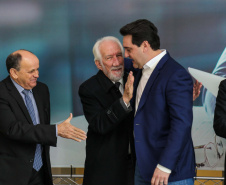 O governador Carlos Massa Ratinho Junior assina nesta segunda-feira (05), promoções e progressões da Administração Indireta: DETRAN, ADAPAR, IAPAR, EMATER, PGE, CRE, AGEPAR e Advogados do Estado. O ato acontece no Palácio Iguaçu.Curitiba, 05/08/2019