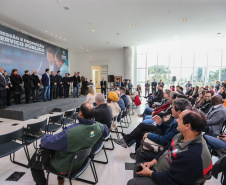 O governador Carlos Massa Ratinho Junior assina nesta segunda-feira (05), promoções e progressões da Administração Indireta: DETRAN, ADAPAR, IAPAR, EMATER, PGE, CRE, AGEPAR e Advogados do Estado. O ato acontece no Palácio Iguaçu.Curitiba, 05/08/2019