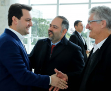 O governador Carlos Massa Ratinho Junior assina nesta segunda-feira (05), promoções e progressões da Administração Indireta: DETRAN, ADAPAR, IAPAR, EMATER, PGE, CRE, AGEPAR e Advogados do Estado. O ato acontece no Palácio Iguaçu.Curitiba, 05/08/2019