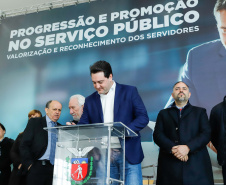 O governador Carlos Massa Ratinho Junior assina nesta segunda-feira (05), promoções e progressões da Administração Indireta: DETRAN, ADAPAR, IAPAR, EMATER, PGE, CRE, AGEPAR e Advogados do Estado. O ato acontece no Palácio Iguaçu.Curitiba, 05/08/2019