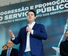 O governador Carlos Massa Ratinho Junior assina nesta segunda-feira (05), promoções e progressões da Administração Indireta: DETRAN, ADAPAR, IAPAR, EMATER, PGE, CRE, AGEPAR e Advogados do Estado. O ato acontece no Palácio Iguaçu.Curitiba, 05/08/2019