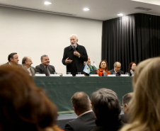 O Governo do Paraná e a Organização para Cooperação e Desenvolvimento Econômico (OCDE), organização internacional de 36 países, começaram a trabalhar em conjunto nesta segunda-feira (5) para acelerar a implementação dos 17 Objetivos de Desenvolvimento Sustentável (ODS) propostos pela Organização das Nações Unidas (ONU) para a Agenda 2030. O vice-governador Darci Piana disse que o Governo estrutura todo o seu planejamento em função dos ODS. 
