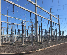 Para atender à demanda por energia elétrica de indústrias, estabelecimentos comerciais, imóveis rurais e residências do Sudoeste do Paraná, o sistema elétrico da região ganhou neste domingo (04) um importante reforço. Entrou em operação comercial a Linha de Transmissão (LT) 230kV Baixo Iguaçu – Realeza Sul, mais as obras de ampliação da subestação (SE) Realeza Sul e construção da subestação do Baixo Iguaçu. Foto: Divulgação/Copel