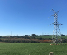 Para atender à demanda por energia elétrica de indústrias, estabelecimentos comerciais, imóveis rurais e residências do Sudoeste do Paraná, o sistema elétrico da região ganhou neste domingo (04) um importante reforço. Entrou em operação comercial a Linha de Transmissão (LT) 230kV Baixo Iguaçu – Realeza Sul, mais as obras de ampliação da subestação (SE) Realeza Sul e construção da subestação do Baixo Iguaçu. Foto: Divulgação/Copel