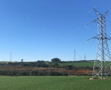 Para atender à demanda por energia elétrica de indústrias, estabelecimentos comerciais, imóveis rurais e residências do Sudoeste do Paraná, o sistema elétrico da região ganhou neste domingo (04) um importante reforço. Entrou em operação comercial a Linha de Transmissão (LT) 230kV Baixo Iguaçu – Realeza Sul, mais as obras de ampliação da subestação (SE) Realeza Sul e construção da subestação do Baixo Iguaçu. Foto: Divulgação/Copel