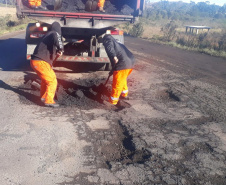 O Departamento de Estradas de Rodagem (DER-PR) finalizou na sexta-feira os trabalhos de recuperação de um trecho de 63 quilômetros da PR-280, entre Palmas e o acesso à BR-153, no município de General Carneiro, no Sul do Estado. A rodovia recebeu investimentos de R$ 882 mil de recursos próprios do GovernFoto:DER