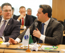 O governador Carlos Massa Ratinho Junior voltou a defender a inclusão de Estados e municípios na reforma da Previdência durante o VI Fórum dos Governadores, em Brasília, nesta terça-feira (6). Os chefes do Poder Executivo se comprometeram a declarar apoio formal à inclusão dos Estados, do Distrito Federal e dos municípios nas mesmas regras impostas aos servidores da União.

