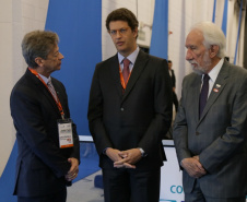 O vice-governador Darci Piana participou nesta terça-feira (8), em São Paulo, da abertura do 29º Congresso e ExpoFenabrave, o maior evento do segmento de distribuição de veículos da América Latina e o segundo maior do mundo. A feira, promovida pela Federação Nacional da Distribuição de Veículos Automotores (Fenabrave), contou com a presença do presidente Jair Bolsonaro. Foto: Divulgação/Vice-governadoria