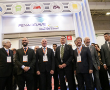 O vice-governador Darci Piana participou nesta terça-feira (8), em São Paulo, da abertura do 29º Congresso e ExpoFenabrave, o maior evento do segmento de distribuição de veículos da América Latina e o segundo maior do mundo. A feira, promovida pela Federação Nacional da Distribuição de Veículos Automotores (Fenabrave), contou com a presença do presidente Jair Bolsonaro. Foto: Divulgação/Vice-governadoria